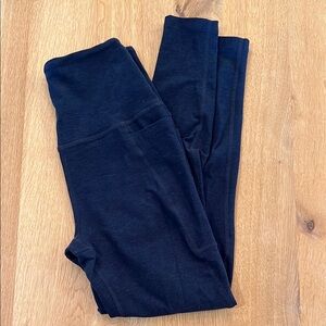 Beyond Yoga Navy Blue Space Dye Midi Pocket Leggings in Size Small